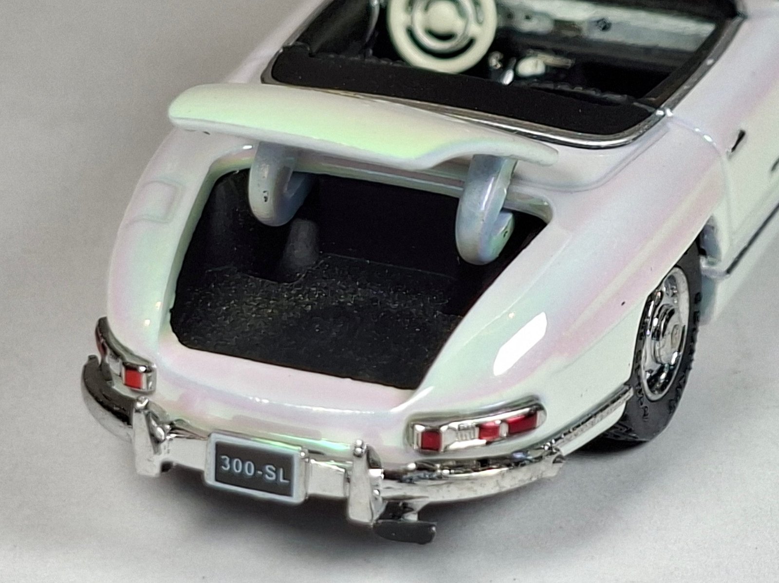 YS Model Mercedes-Benz 300SL Roadster 1:64 – Classic Elegance - obrazek 4