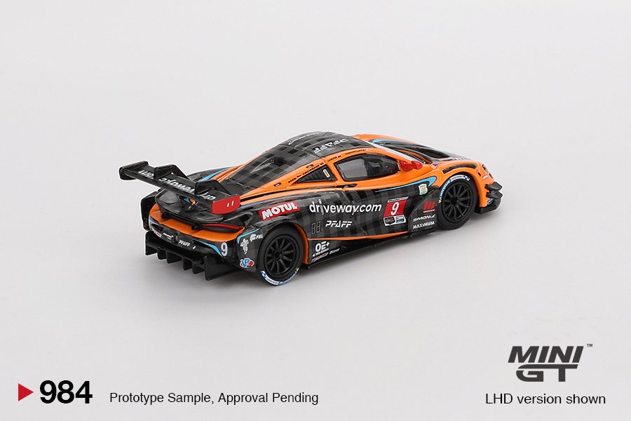 MINI GT McLaren 720S GT3 EVO Pfaff Daytona 2024 1:64 - obrazek 2