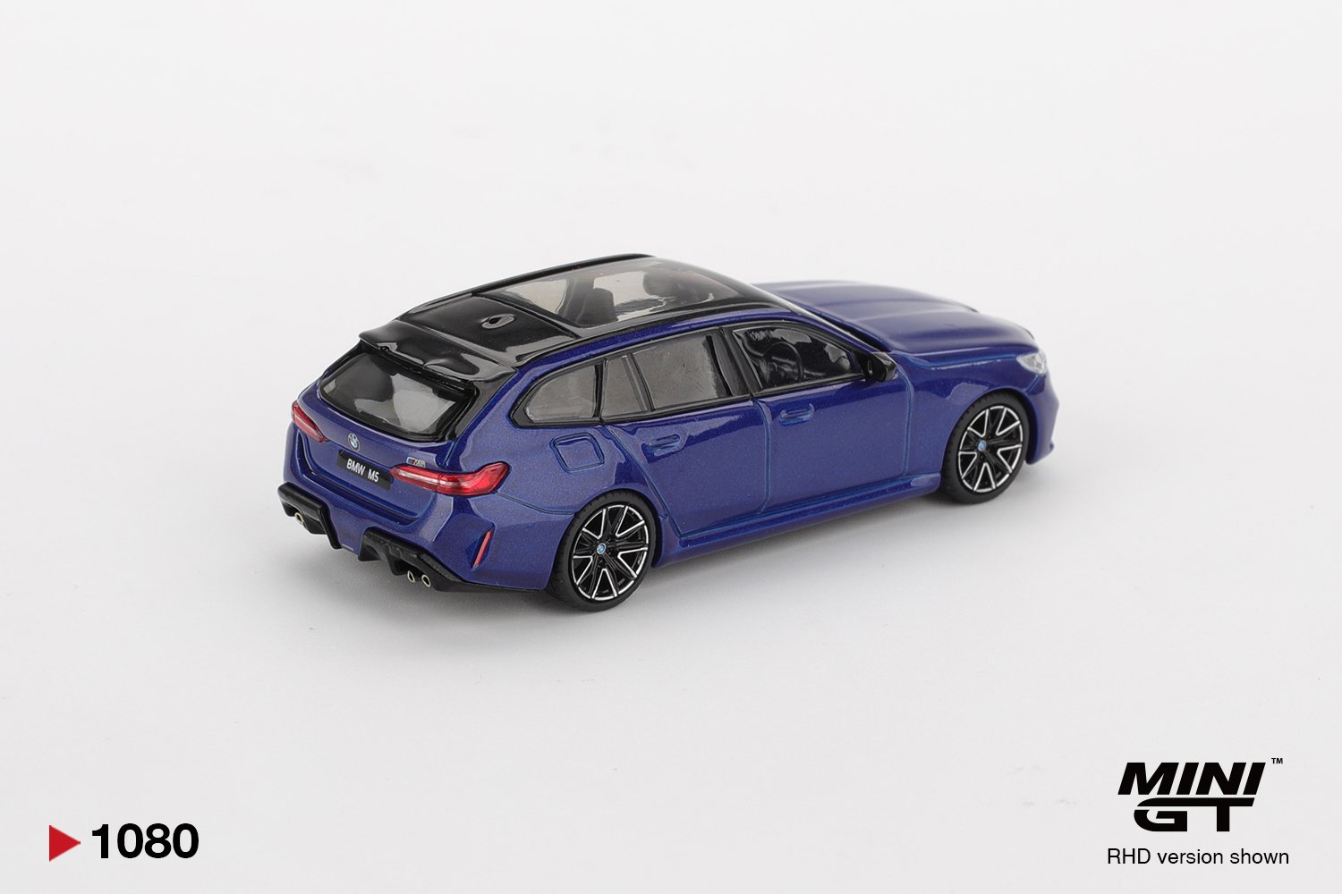 Mini GT BMW M5 Touring Marina Bay Blue Metallic 1:64 - obrazek 3