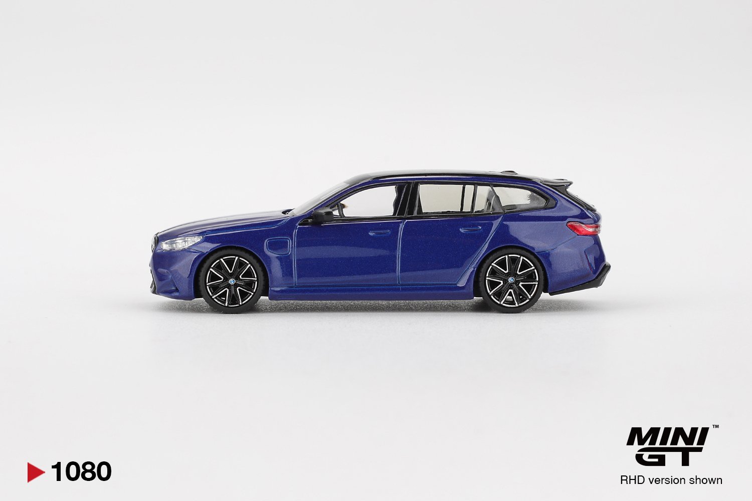 Mini GT BMW M5 Touring Marina Bay Blue Metallic 1:64 - obrazek 2